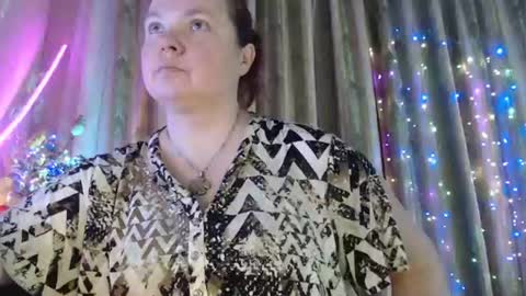 amorelara online show from June 26, 2026, 9:35 am