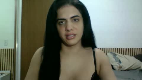 amputeeluna online show from May 1, 2026, 1:10 am