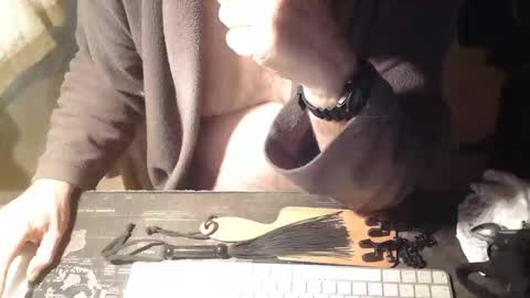 amslave4f online show from October 29, 2025, 8:49 am