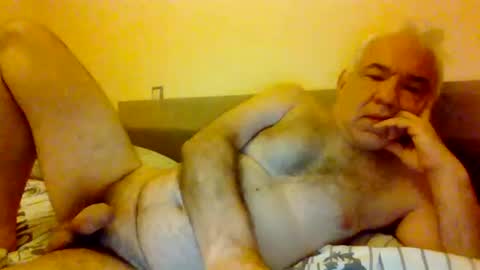 Snapshot of amstel69 chatting on July 15, 2026, 9:42 pm amstel69 online show from July 15, 2026, 9:42 pm