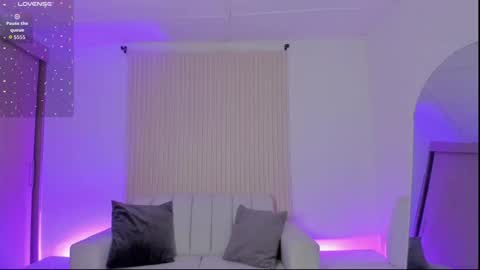 Snapshot of amy_medina_ chatting on November 6, 2025, 4:30 pm Emily online show from November 6, 2025, 4:30 pm