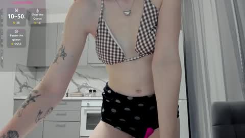 Miriam online show from October 17, 2025, 10:34 pm