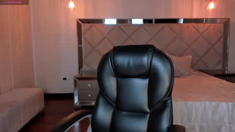 Snapshot of amydavis_ chatting on December 15, 2024, 5:31 pm Amy online show from December 15, 2024, 5:31 pm