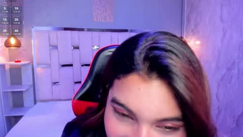 amyevan_ online show from September 25, 2025, 8:45 pm