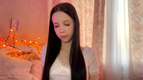 Snapshot of amygrav chatting on October 27, 2025, 1:15 pm Milou online show from October 27, 2025, 1:15 pm