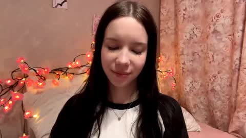 Snapshot of amygrav chatting on November 13, 2025, 3:00 pm Milou online show from November 13, 2025, 3:00 pm