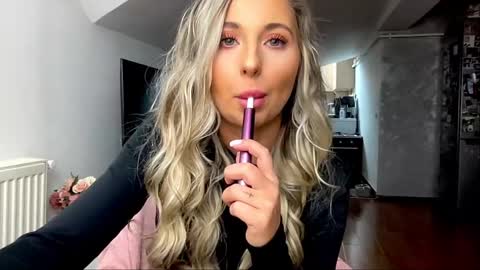 amyroberta92 online show from February 17, 2025, 10:07 am