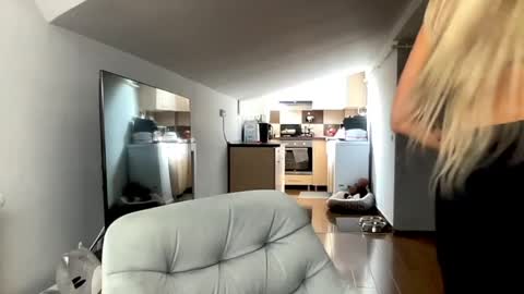 amyroberta92 online show from April 11, 2026, 7:13 am