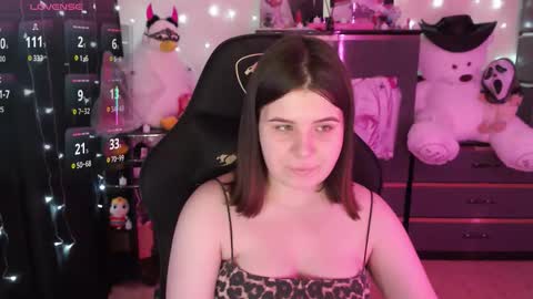 Snapshot of amyvibes chatting on October 28, 2025, 8:33 pm amyvibes online show from October 28, 2025, 8:33 pm