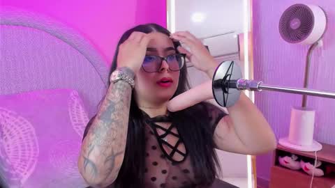 amywhitte_ online show from November 23, 2025, 7:24 pm