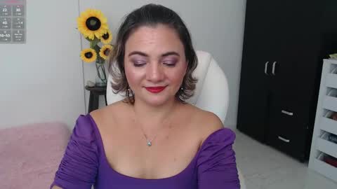 Snapshot of ana_hotmilfx chatting on December 19, 2024, 12:24 am ANA online show from December 19, 2024, 12:24 am