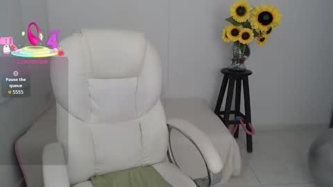 Snapshot of ana_hotmilfx chatting on October 9, 2025, 12:08 am ANA online show from October 9, 2025, 12:08 am