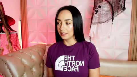   online show from October 3, 2025, 4:31 am