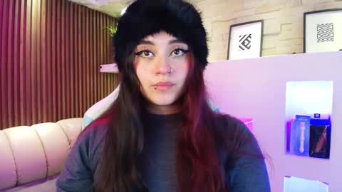 Ana online show from November 12, 2025, 5:41 am