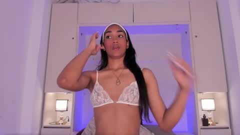 anaacollins_ online show from October 3, 2025, 11:40 am