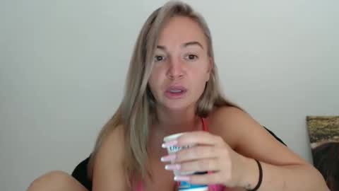 Snapshot of anabeatrice29 chatting on October 26, 2025, 7:42 pm Ana online show from October 26, 2025, 7:42 pm