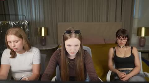 Sweet girls online show from September 11, 2025, 10:37 am