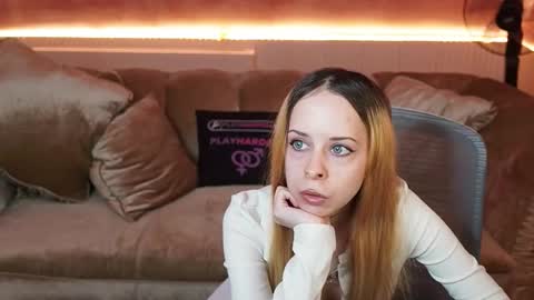 Snapshot of anabel_team054 chatting on November 21, 2025, 11:31 am PLAYHARD054 online show from November 21, 2025, 11:31 am