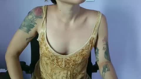 anabelucci_ online show from April 20, 2026, 12:08 pm