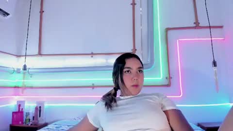 Snapshot of anaelle_bardin chatting on June 20, 2026, 3:37 pm Anna online show from June 20, 2026, 3:37 pm