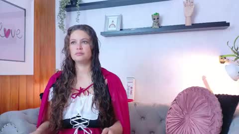 Anaise  online show from October 25, 2025, 11:40 am