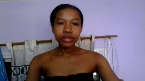 anaissa23 online show from June 19, 2026, 3:22 am