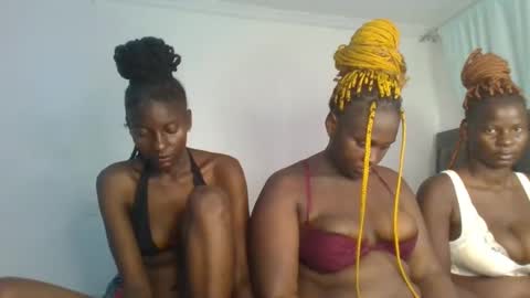 Snapshot of analeia_ chatting on January 20, 2025, 12:46 am Analeia online show from January 20, 2025, 12:46 am