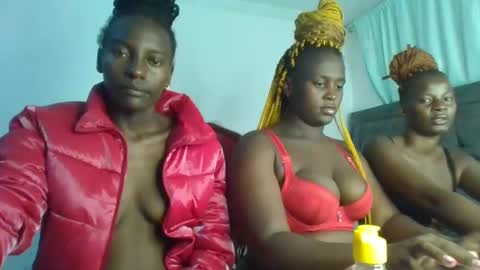 Snapshot of analeia_ chatting on January 23, 2025, 3:26 am Analeia online show from January 23, 2025, 3:26 am