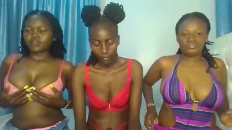 Snapshot of analeia_ chatting on February 7, 2025, 2:08 am Analeia online show from February 7, 2025, 2:08 am