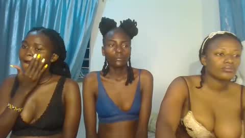 Snapshot of analeia_ chatting on February 10, 2025, 2:30 am Analeia online show from February 10, 2025, 2:30 am