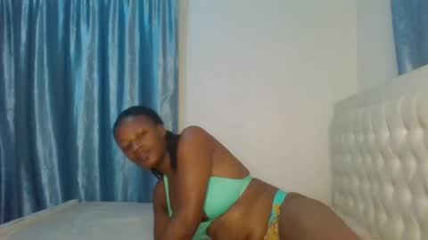 Snapshot of analeia_ chatting on February 13, 2025, 2:12 am Analeia online show from February 13, 2025, 2:12 am