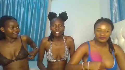 Snapshot of analeia_ chatting on February 14, 2025, 9:10 pm Analeia online show from February 14, 2025, 9:10 pm