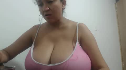 Snapshot of analy_hot chatting on November 17, 2025, 12:11 pm analy_hot online show from November 17, 2025, 12:11 pm