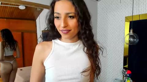 anamariahmd online show from June 2, 2026, 8:22 pm