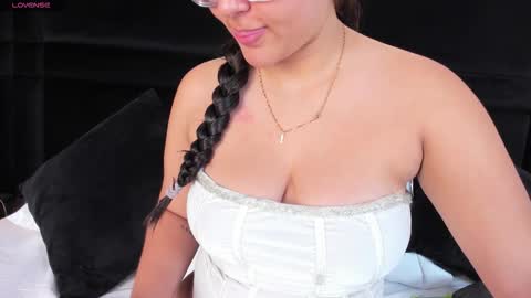 Snapshot of anasha21 chatting on October 31, 2025, 11:33 am Anasha online show from October 31, 2025, 11:33 am