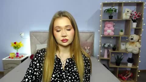 anastacyyellig online show from March 7, 2025, 8:44 pm