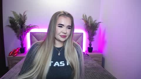 anastacyyellig online show from October 9, 2025, 1:25 am