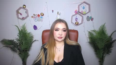 anastacyyellig online show from April 6, 2026, 9:27 pm