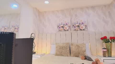 Mia online show from May 14, 2026, 12:01 pm