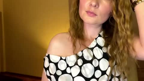 Snapshot of anavelle chatting on June 9, 2026, 11:49 pm Ana online show from June 9, 2026, 11:49 pm