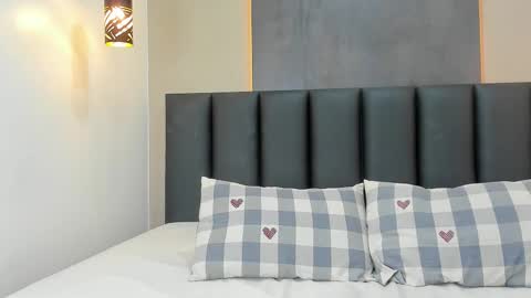 A N N A   V O S S  online show from November 12, 2025, 11:43 am