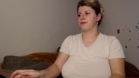 Anaysbigtits online show from December 8, 2024, 6:06 pm