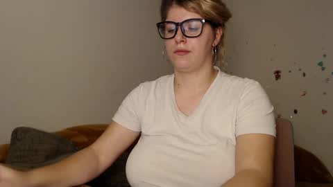 Anaysbigtits online show from December 9, 2024, 12:30 pm