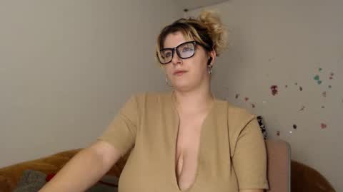 Anaysbigtits online show from December 13, 2024, 11:28 pm