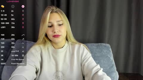 Snapshot of and1sa chatting on September 18, 2025, 12:07 pm Andisa online show from September 18, 2025, 12:07 pm