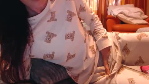 Snapshot of andrasweetie chatting on October 19, 2025, 12:50 pm Andra online show from October 19, 2025, 12:50 pm