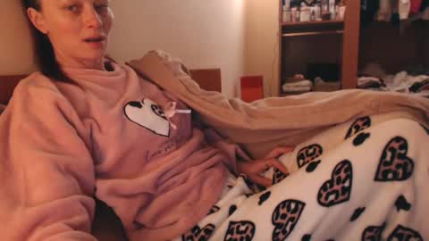 Snapshot of andrasweetie chatting on January 5, 2026, 5:27 pm Andra online show from January 5, 2026, 5:27 pm