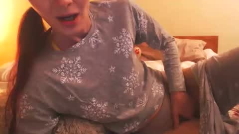 Snapshot of andrasweetie chatting on February 8, 2026, 4:21 pm Andra online show from February 8, 2026, 4:21 pm