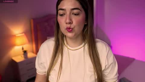 Snapshot of andrea_garciat chatting on October 11, 2025, 8:51 pm Andrea online show from October 11, 2025, 8:51 pm