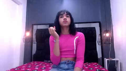 Snapshot of andrea_gill_ chatting on October 22, 2025, 11:54 am Andres Gil online show from October 22, 2025, 11:54 am